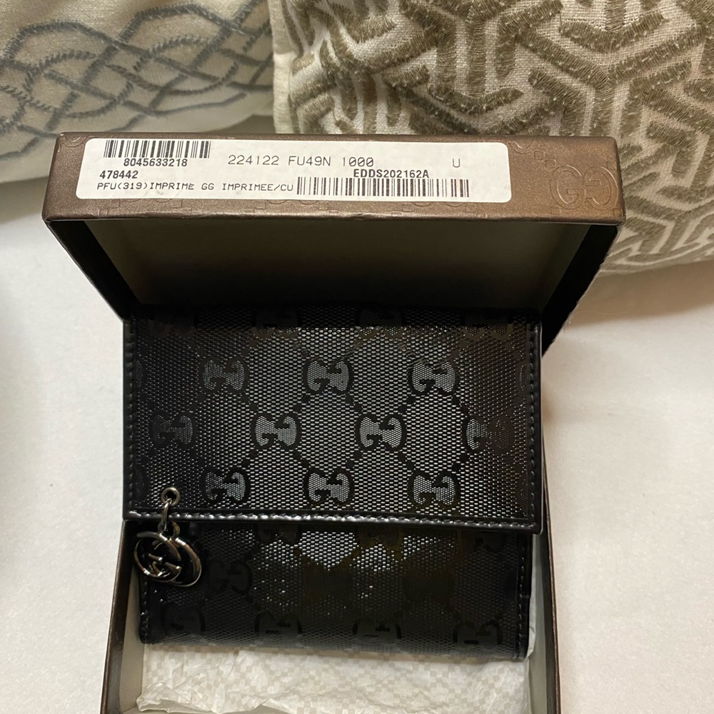 GUCCI IMPRIME GG charm wallet